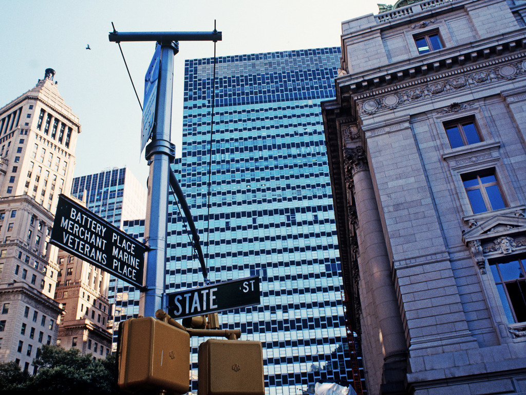 05USA_N.Y.C. Downtown_Batteryplace_1992_7323 | Beegebilder online. 
BIldarchiv von Beege Fotodesign mit ausgewählten Werken, die sich besonders gut für die Dekoration Ihrer Räume oder Wände eignen. 