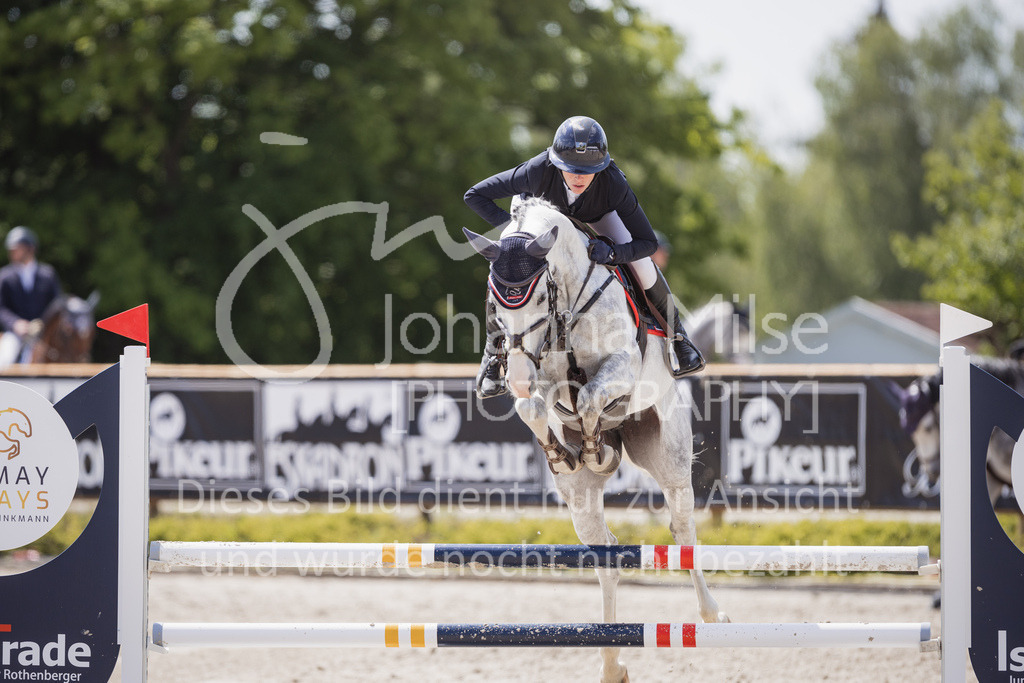 230518_MayDays_SprPf-A2-274 | Deine schönsten Turniermomente als professionelle Fotos! Entdecke hochwertige Pferdesport-Fotografie im Online-Shop. Jetzt Fotos finden & bestellen!