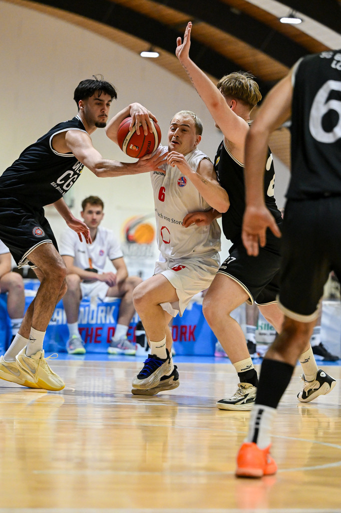 gml_010 | Fotos von Basketballspielen aus dem Raum NRW fotografiert von Gero Mueller-Laschet und Daniel Schaefer - Realisiert mit Pictrs.com