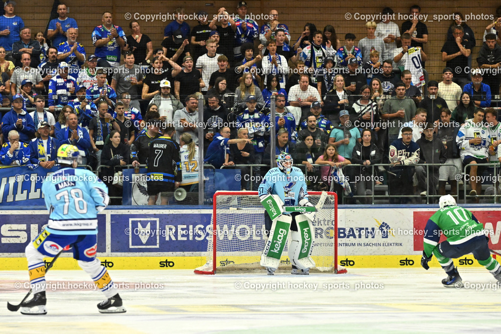 EC iDM Wärmepumpen VSV vs. KHL Sisak | #37 René Swette EC VSV, EC VSV Fans, EC iDM Wärmepumpen VSV vs. KHL Sisak, EC iDM Wärmepumpen VSV vs. KHL Sisak am 02.09.2025 in Villach (Stadthalle Villach), Austria, (Photo by Bernd Stefan)