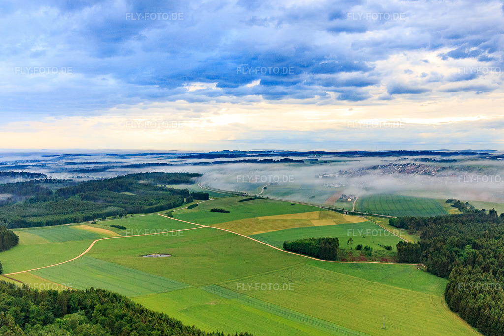 Luftbild: Ortsansicht von Südosten unter Nebel in Neuhausen ob Eck im Bundesland Baden-Württemberg in Deutschland. Foto: IMG_115046.jpg vom 10.06.2019 durch Werner Riehm/FLY-FOTO.de