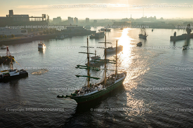 DJI_0182 | 30.09.2022 Drohnenaufnahmen Dt. Schifffahrtstag 2022 Bremen Wendebecken / Weser