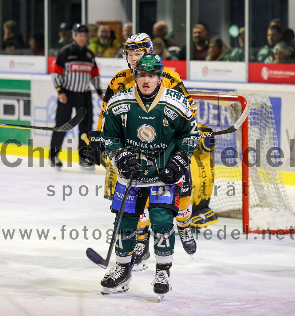 2025-11-02_109_TSV_Erding_gegen_EV_Fuessen | Erding, Deutschland, 02.11.2025:Eishockey, Oberliga Süd 2025 / 2026, 15. Spieltag, TSV Erding gegen EV Füssen, Endergebnis: 2:6Erik Modlmayr (Erding Gladiators, #21)Foto: Christian Riedel / fotografie-riedel.net