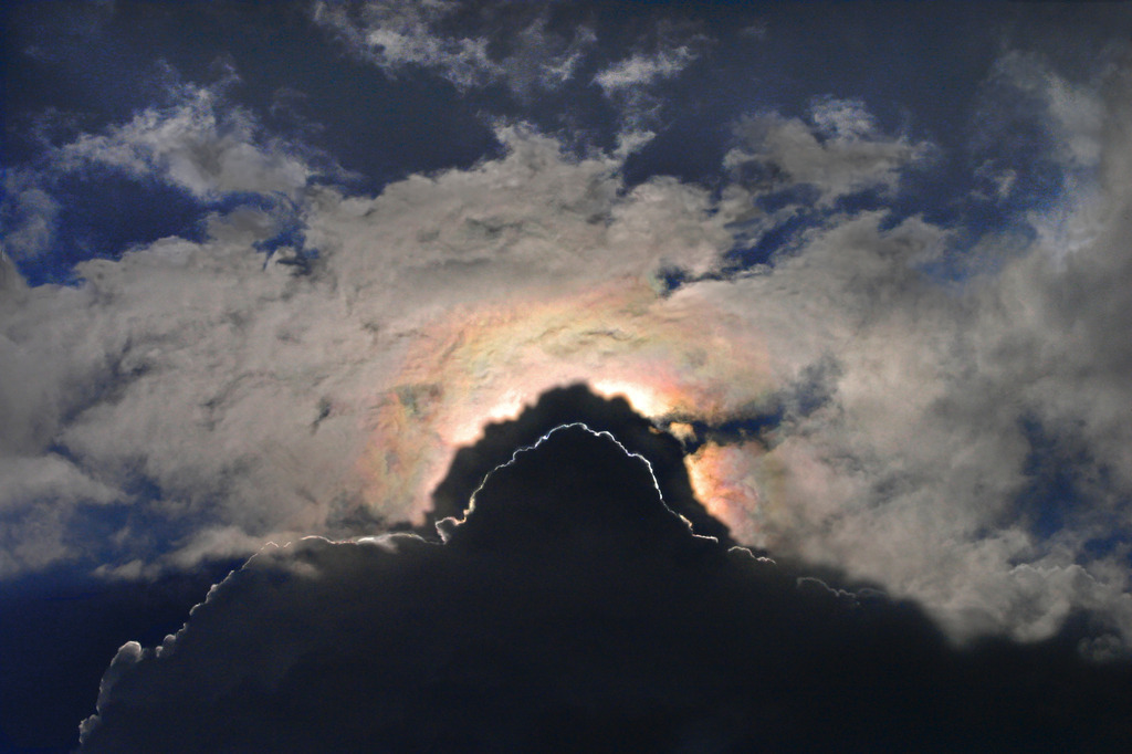 WolkenWort 49_Enigma | Wolkenwort # 49b
Wolkenphaenomen über Offenburg-Ebersweier, September 2004
Fotoausstellung WOLKENWORTE, Oberbank Salzburg, Alter Markt 4, 30.5.-30.6.2006. Eine veranstaltung der Europagesellschaft, Salzburg