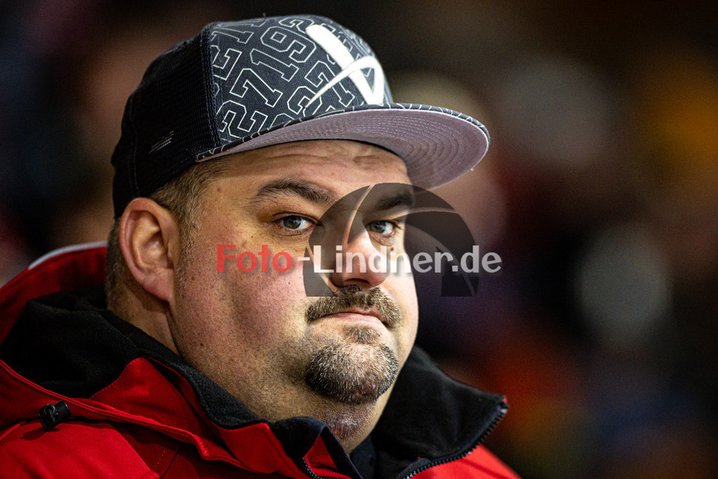 Peißenberg MINERS gegen ESC Geretsried RIVERRATS | Eishockey Bayernliga 2025/26 Vorrunfe, Peißenberg MINERS gegen ESC Geretsried RIVERRATS, 20251019,,2025-10-19 in Peißenberg (flatbuy Arena Peißenberg), Andreas PFLEGER (MINERS Co-Trainer ac)Copyright: WolfgangxLindner www.foto-lindner.de
