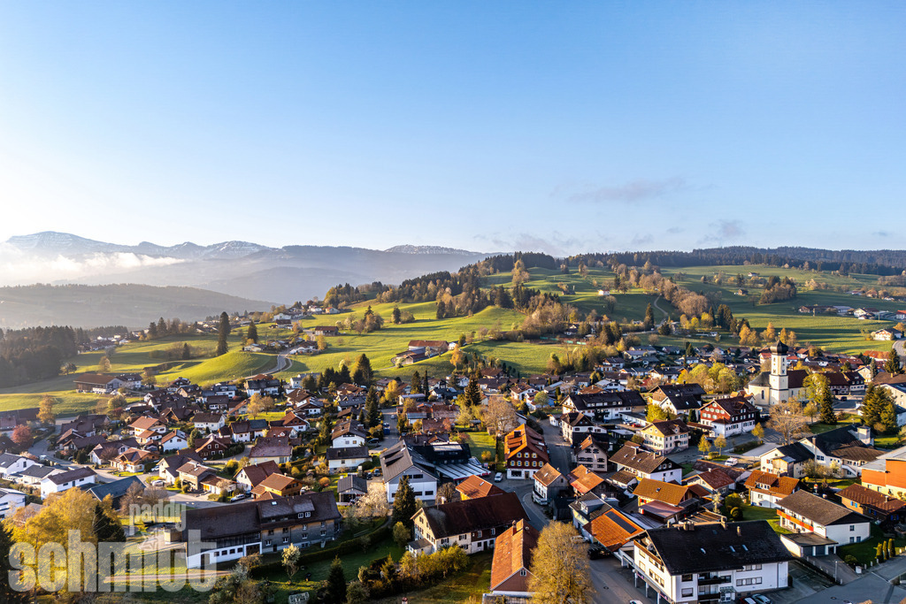PS-Oberreute-2026-04 | Entdecke die größte Bildgalerie der Region mit Fotografien aus dem Allgäu, der Bodenseeregion, Oberschwaben, dem Donautal und der Schwäbischen Alb. Landschaften, Luftaufnahmen und Reisefotografie als Wandbild und Fotokunst. - Realisiert mit Pictrs.com