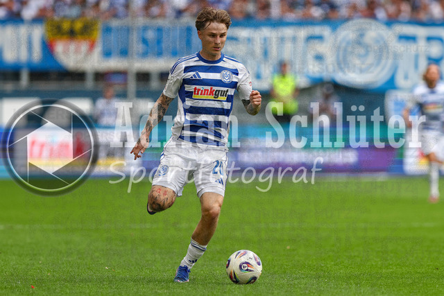 03.05.2026, GER, Fussball, Herren, 3. Liga, Saison 2025/2026, MSV Duisburg - FC Energie Cottbus | Niklas Jessen (MSV Duisburg) in Aktion am Ball, Einzelaktion 