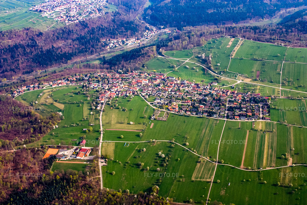 Luftbild: Ortsansicht aus Norden im Ortsteil Burbach in Marxzell im Bundesland Baden-Württemberg in Deutschland. Foto: IMG_17724.jpg vom 12.04.2009 durch Werner Riehm/FLY-FOTO.de