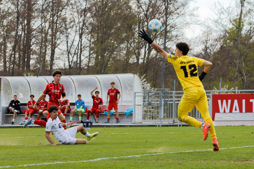 FCHOFK_260418_6-122 | 1.FC Heidenheim 1846 vs. Offenbacher Kickers, Fußball, U17, B-Junioren, NWL, U17-DFB-Nachwusliga, 2025/2026, 10. Spieltag, 18.04.2026 in Heidenheim, Walter-Birkhold-Jugendstadion (Foto: Michael Bulling) - Realisiert mit Pictrs.com