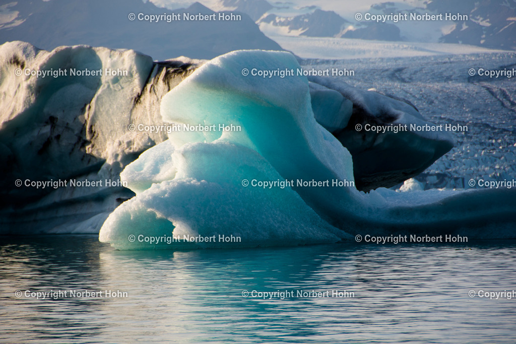 Reisefotografie - Island - Das Land der Vulkane | Gekalbte Gletscher am Jökularson im Süden Islands. - Realisiert mit Pictrs.com