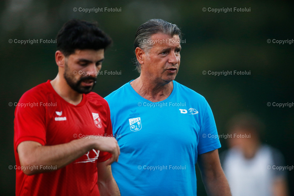 A_LUI_280824_39 | SPORT FUSSBALL UNIQA OEFB CUP 2024 2.RUNDE ASKOE OEDT-WIENER AUSTRIA 28.08.2024 IM BILD:TRAINER KURT RUSS  (OEDT) FOTO:FOTOLUI