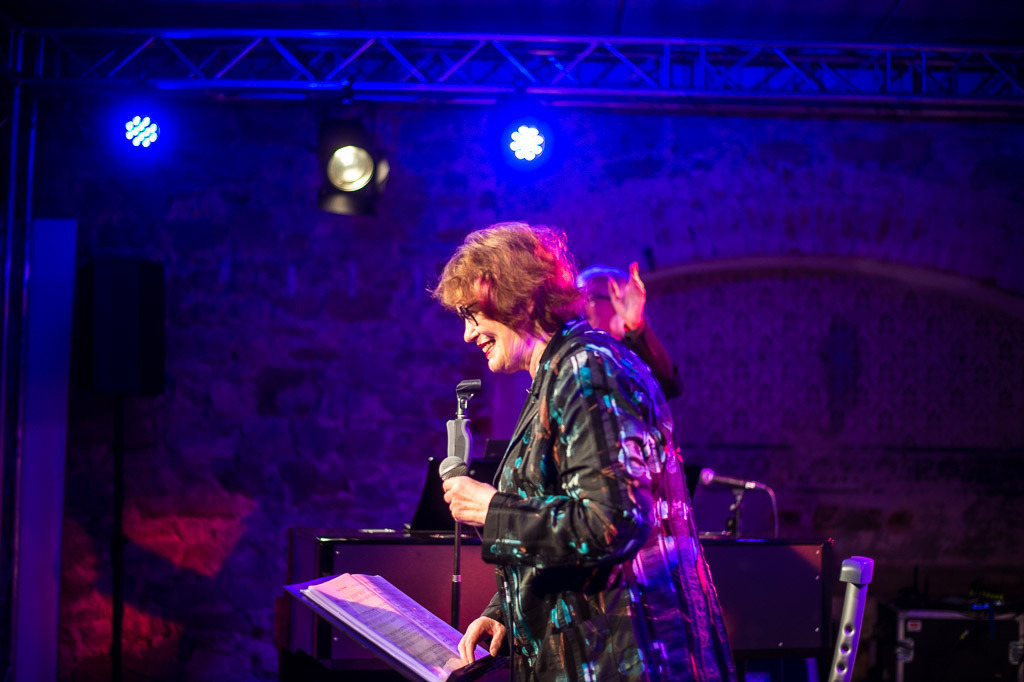 Uschi Brüning | Uschi Brüning im Forte Belvedere Leisnig zum Festival Hallo Leisnig 2022. - Realisiert mit Pictrs.com