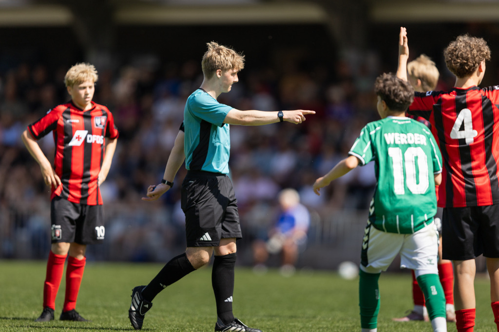 Fußball I Männer I 40. Pfingscup Hollage I 13160 | realhellocedii - Realisiert mit Pictrs.com