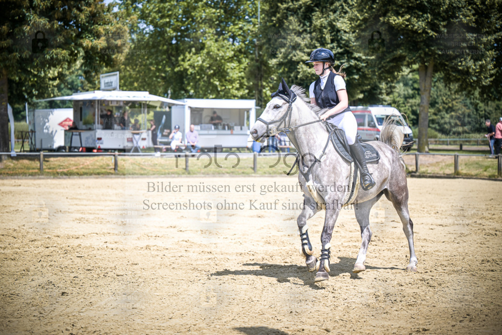 DOS_9914 | Entdecke hochwertige Reitturnierfotos von Foto Oger. Professionell, emotional und authentisch – jetzt Lieblingsmomente im Shop bestellen. - Realisiert mit Pictrs.com