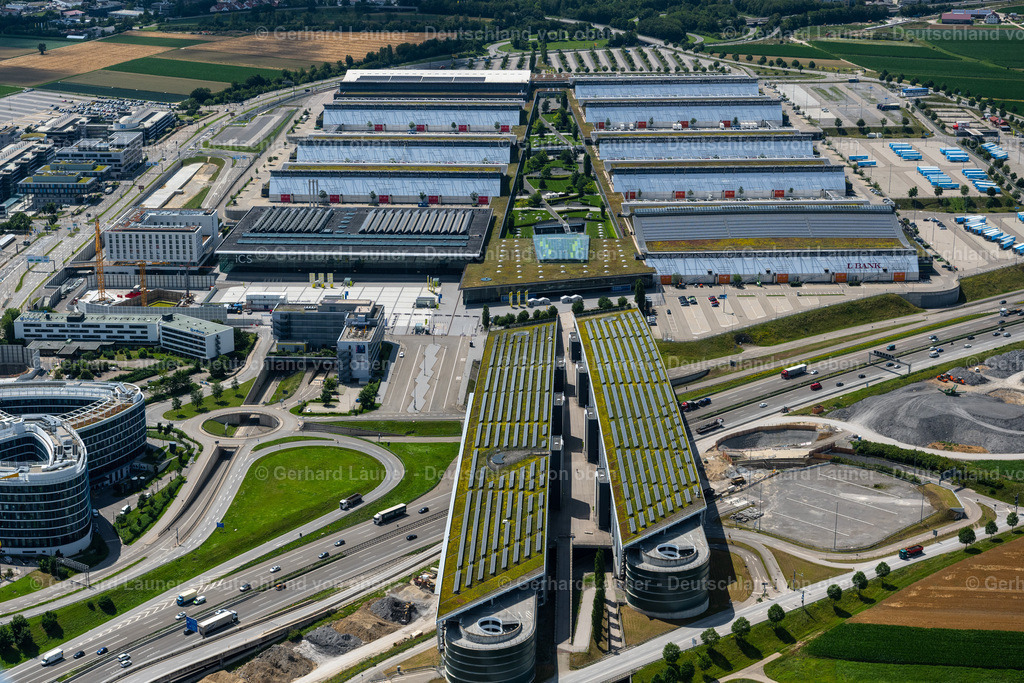 4046638 | LEINFELDEN-ECHTERDINGEN 19.07.2021 Ausstellungsgelände und Messehallen der Messe in Stuttgart im Bundesland Baden-Württemberg, Deutschland. Weiterführende Informationen bei: Donges SteelTec GmbH,  Haslinger Stahlbau GmbH,  Landesmesse Stuttgart GmbH,  Mayr|Ludescher|Partner Beratende Ingenieure PartGmbB,  PERR Stahlbau Betriebs GmbH,  Stahlbau Behrens GmbH & Co. KG,  wulf architekten gmbh. // Exhibition grounds and exhibition halls of the Messe in Stuttgart in the state Baden-Wurttemberg, Germany. Further information at: Donges SteelTec GmbH,  Haslinger Stahlbau GmbH,  Landesmesse Stuttgart GmbH,  Mayr|Ludescher|Partner Beratende Ingenieure PartGmbB,  PERR Stahlbau Betriebs GmbH,  Stahlbau Behrens GmbH & Co. KG,  wulf architekten gmbh. Foto: Gerhard Launer