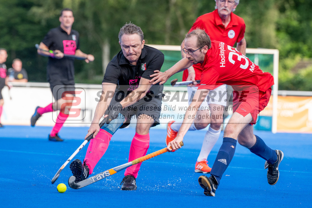 SFE_20240817_0233 | Krefeld, Deutschland, 17.08.2024:  European Cup for Recreational Hockey Players im KTHC Stadion Rot-Weiss Köln Tennis and Hockey Club am 17.08.2024 in Krefeld, Deutschland. (Foto von Stephan Fehrmann)Krefeld, Germany, 17.08.2024: European Cup for Recreational Hockey Players in KTHC Stadion Rot-Weiss Köln Tennis and Hockey Club at 17.08.2024 in Krefeld, Deutschland. (Foto from Stephan Fehrmann)