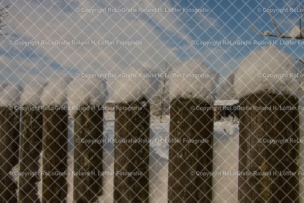 Winter-01 | Holzzaun im Winter mit Schnee bedeckt - Realisiert mit Pictrs.com