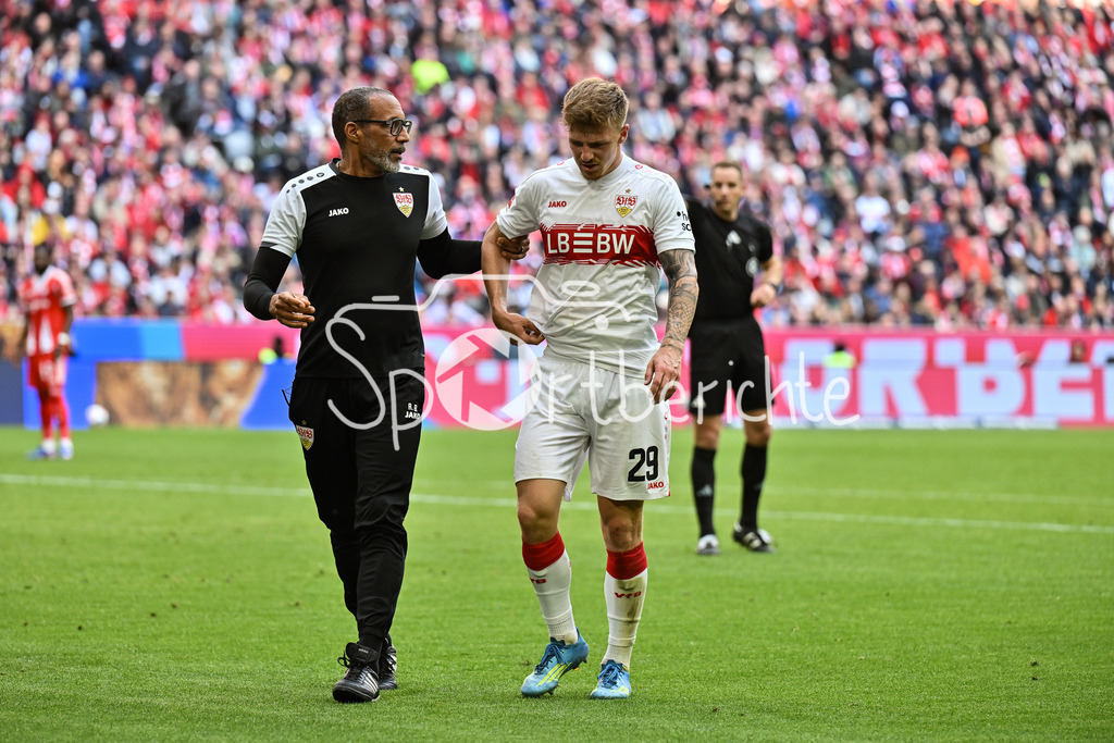 FC Bayern München - VfB Stuttgart | MUNICH, GERMANY - 19. APRIL:  Finn JELTSCH (VfB Stuttgart 29) during the Bundesliga Match between FC Bayern Munich vs. VfB Stuttgart at Matchday 30 at Allianz Arena / DFL REGULATIONS PROHIBIT ANY USE OF PHOTOGRAPHS AS IMAGE SEQUENCES AND/OR QUASI-VIDEO