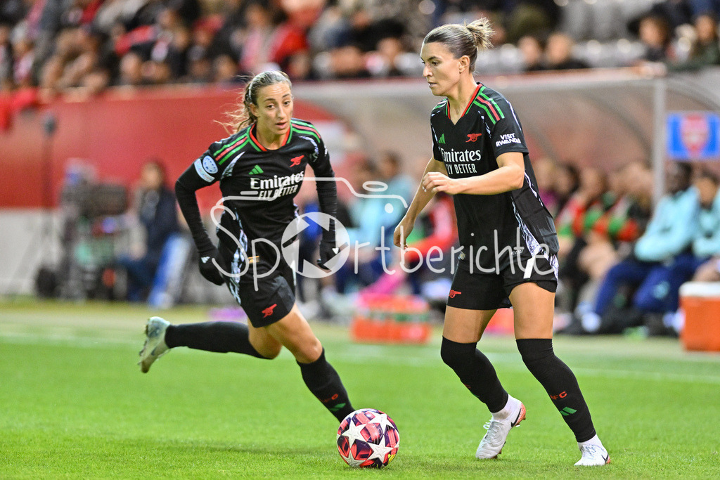 FC Bayern München Frauen - Arsenal London Frauen | am Ball Steph CATLEY (Arsenal London #7) / UEFA Womens Champions League: FC Bayern München Frauen - Arsenal London Frauen, FC Bayern Campus am 09.10.2024