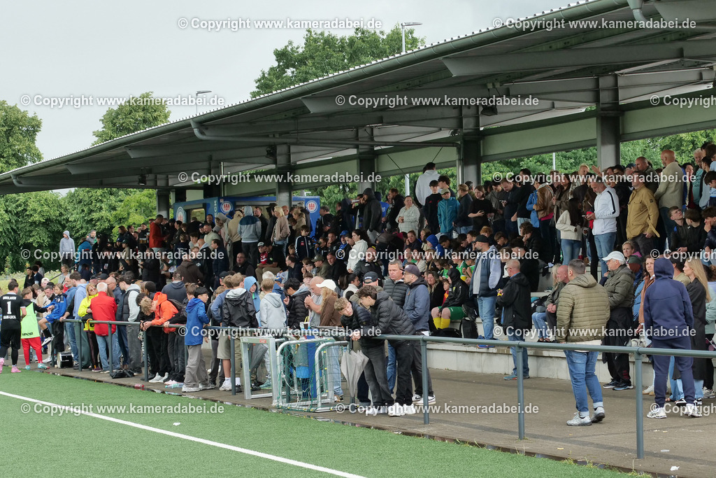 Fußball : C-Junioren : Aufstieg Regionalliga West : SUS 09 Dinslaken - Vfb 03 Hilden am 04.06.2026 in Dinslaken | Fußball : C-Junioren : Aufstieg Regionalliga West : SUS 09 Dinslaken (rotr Trikots)- Vfb 03 Hilden (weiße Trikots) am 04.06.2026 in Dinslaken - Realisiert mit Pictrs.com