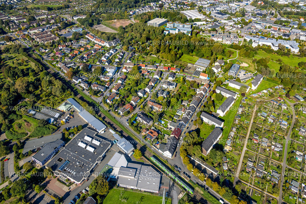 Witten241000600 | Luftbild, Wohngebiet Wohnsiedlung Danziger Straße bis Breslauer Straße, hinten die Universität Witten / Herdecke und Gewerbegebiet Liegnitzer Straße, Witten, Ruhrgebiet, Nordrhein-Westfalen, Deutschland