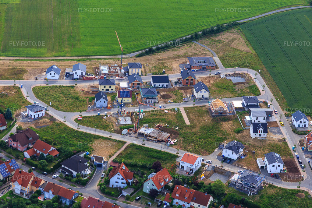 Luftbild: Neubaugebiet Schönbornstr in Waldbrunn im Bundesland Bayern in Deutschland. Foto: IMG_089771.jpg vom 11.06.2016 durch Werner Riehm/FLY-FOTO.de