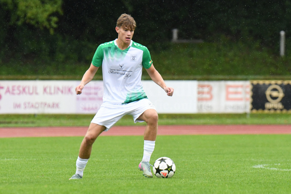 SpVgg GW Deggendorf : FC Obernzell-Erlau | Felix Rem (SpVgg GW Deggendorf #27)  - Realisiert mit Pictrs.com
