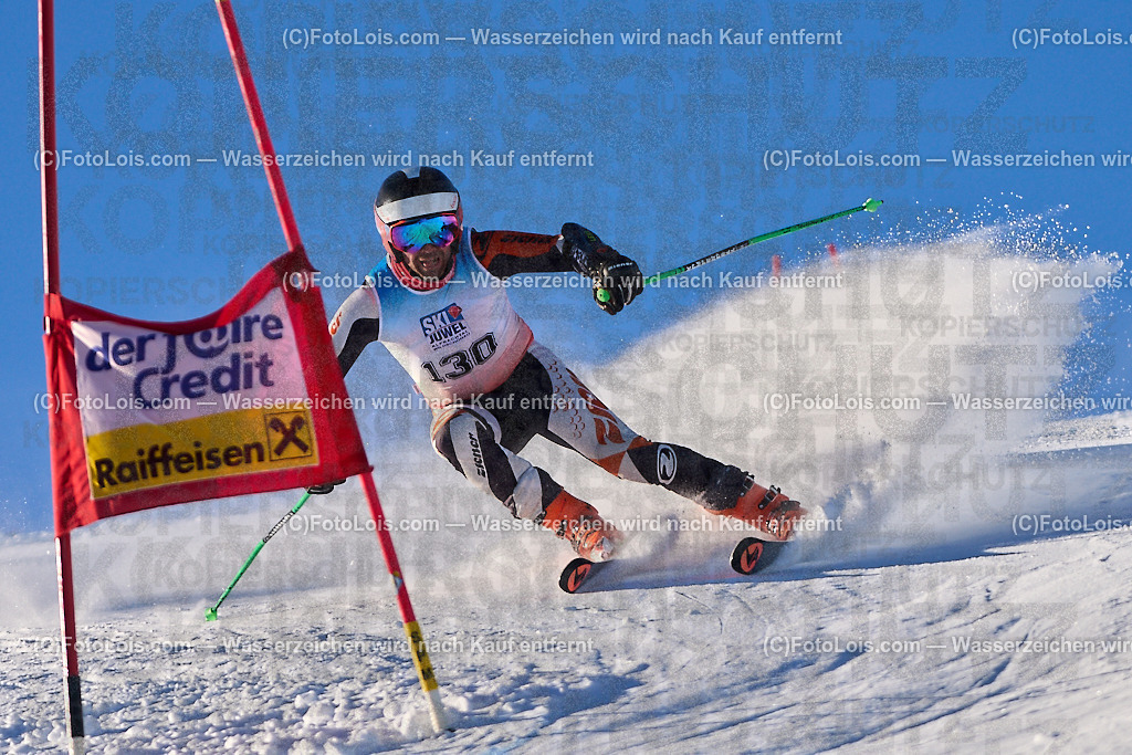 ALP5006_MASTERS-Cup_GS-A Herrn_Halmburger Hubertus | (C)FotoLois.com, Alois Spandl. FIS Masters-Cup Wildschönau, Giant Slalom auf der Piste Schatzberg GS, Siegerehrung auf dem Dorfplatz Niederau, Sa 13. Januar 2024.