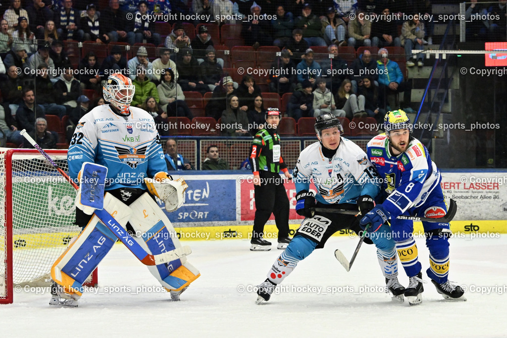 EC IDM WÄRMEPUMPEN VSV vs. Steinbach Black Wings Linz | #32 Rasmus Tirronen Black Wings Linz, #13 Gerd Kragl Black Wings Linz, #8 Maximilian Rebernig EC VSV, EC IDM WÄRMEPUMPEN VSV vs. Steinbach Black Wings Linz, EC IDM WÄRMEPUMPEN VSV vs. Steinbach Black Wings Linz am 04.03.2026 in Villach (Stadthalle Villach), Austria, (Photo by Bernd Stefan)