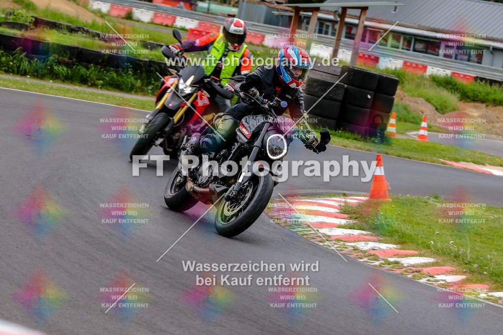 MotoTeamVBK-20271 | Hier findet Ihr Bilder von Touristenfahrten auf der Nürburgring Nordschleife oder von anderen Veranstaltungen die ich besucht habe. Viel Spass beim Durch Schauen 