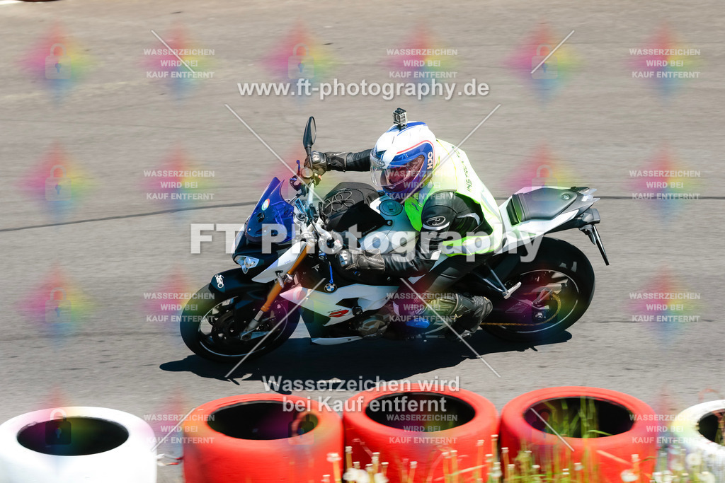 Moto-TeamOBK-22435 | Hier findet Ihr Bilder von Touristenfahrten auf der Nürburgring Nordschleife oder von anderen Veranstaltungen die ich besucht habe. Viel Spass beim Durch Schauen 