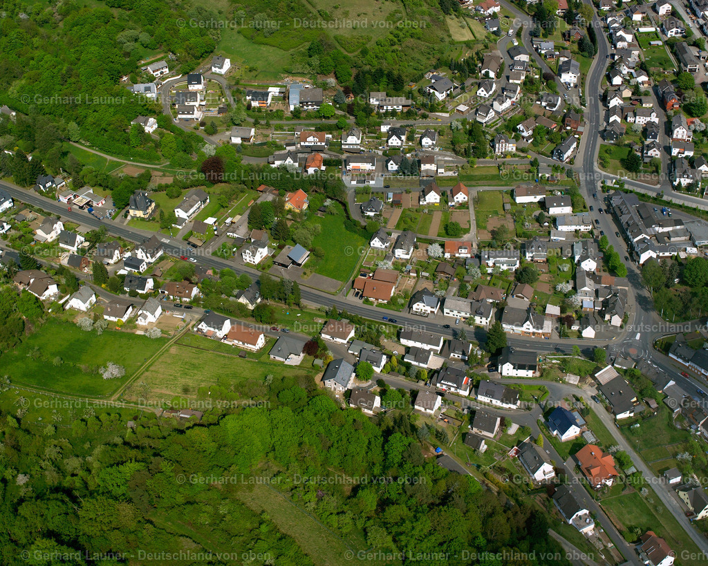 2610395 | OBERSCHELD 09.06.2006 Ortsansicht der Straßen und Häuser der Wohngebiete in Oberscheld im Bundesland Hessen, Deutschland // Town View of the streets and houses of the residential areas in Oberscheld in the state Hesse, Germany Foto: Gerhard Launer