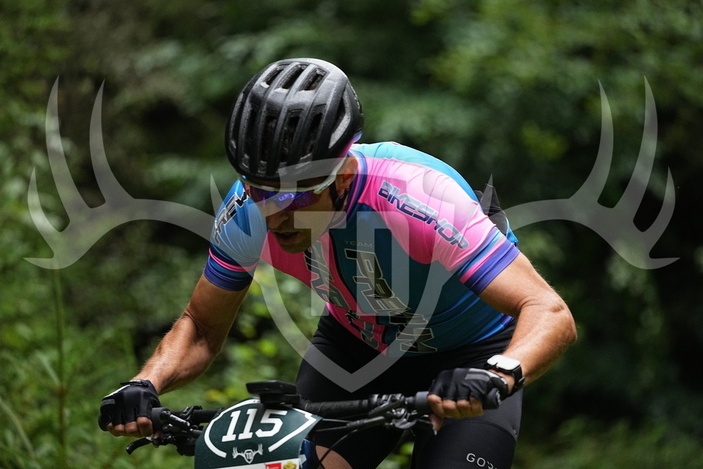 FC109561 | Fotogalerie der Treibjagd im Dunkelwald - Dein MTB Etappenrennen im Erzgebirge - Realisiert mit Pictrs.com