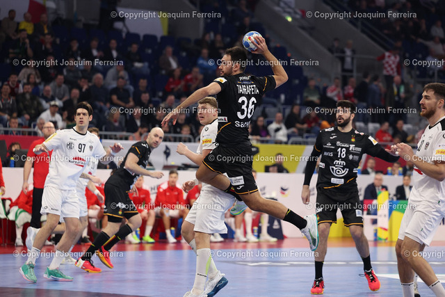 240116_spavsaus._0731 | 2024.01.16 SAP Arena Mannheim, Tuesday 16 January 2024 EHF EURO 2024 PRELIMINARY ROUND – GROUP B Spain - Austria v.l., Wurf von Ian Tarrafeta Serrano (Spain) - Realisiert mit Pictrs.com