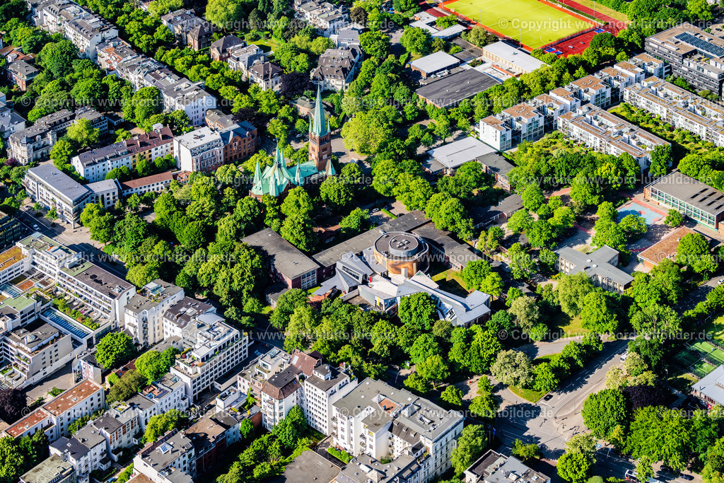 Hamburg_Harvestehude_St_Johanniskirche_und_Musikschule_ELS_2705240525 | HAMBURG 24.05.2025 Kirchengebäude St. Johannis bei der Johanniskirche - Max-Brauer-Allee im Ortsteil Eppendorf in Hamburg, Deutschland. Weiterführende Informationen bei: Ev.-Luth. Kirchengemeinde Altona-Ost,  Kulturkirche Altona gemeinnützige GmbH. // Church building St. Johannis bei of Johanniskirche in the district Eppendorf in Hamburg, Germany. Further information at: Ev.-Luth. Kirchengemeinde Altona-Ost,  Kulturkirche Altona gemeinnuetzige GmbH. Foto: Martin Elsen