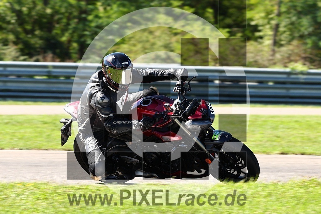 0106-20250903_03195 | Schöne Erinnerungen an spannende Momente - das festzuhalten ist unser Job. PIXELrace.de ist seit 2003 auf den Rennstrecken Europas unterwegs um die Action draußen beim Fahren und die wunderbare Stimmung imm Fahrerlager für euch einzufangen.