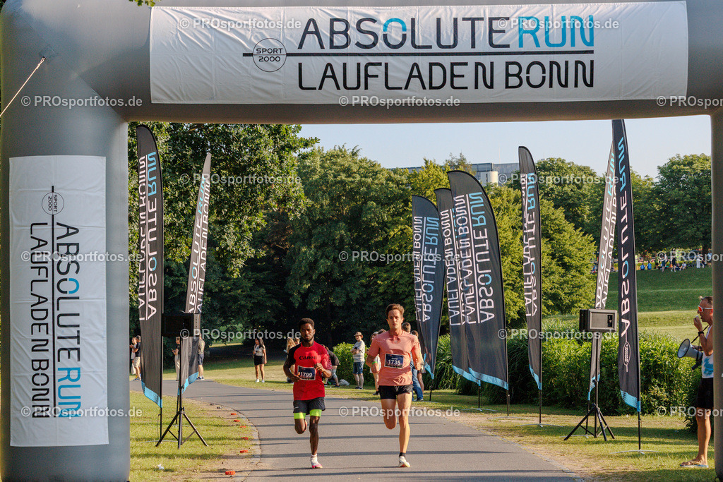 Sparda-Bank Nachtlauf Bonn; Bonn, 18.06.2025 | Impressionen vom Sparda-Bank Nachtlauf Bonn am 18.06.2025 in Bonn (Nordrhein-Westfalen). 