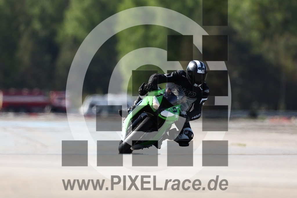 0029-20240512_05671 | Schöne Erinnerungen an spannende Momente - das festzuhalten ist unser Job. PIXELrace.de ist seit 2003 auf den Rennstrecken Europas unterwegs um die Action draußen beim Fahren und die wunderbare Stimmung imm Fahrerlager für euch einzufangen.