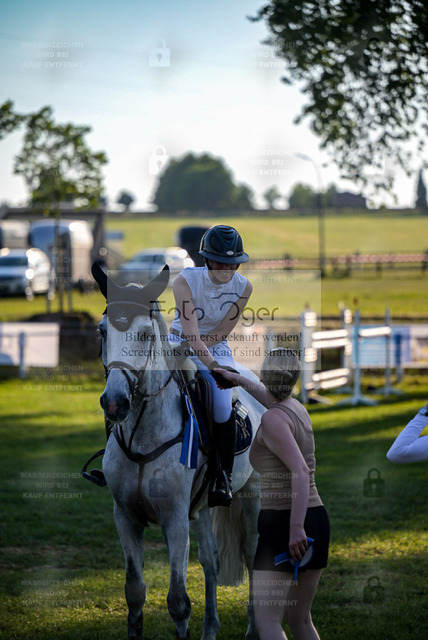 Reitturnier Voxtrup | Entdecke hochwertige Reitturnierfotos von Foto Oger. Professionell, emotional und authentisch – jetzt Lieblingsmomente im Shop bestellen. - Realisiert mit Pictrs.com