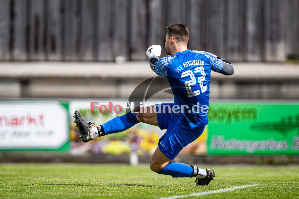 TSV Peißenberg vs WSV Unterammergau | Abstiegs Qualifikationsrunde Kreisliga Gruppe C, TSV Peißenberg vs WSV Unterammergau, 20240420,
Abstoß Adrian ERHART (TSVP Goalie 22),
2024-04-20 in Peißenberg (Sportplatz Peißenberg)
22 Adrian ERHART (TSVP Goalie 22)
Copyright: WolfgangxLindner www.foto-lindner.de