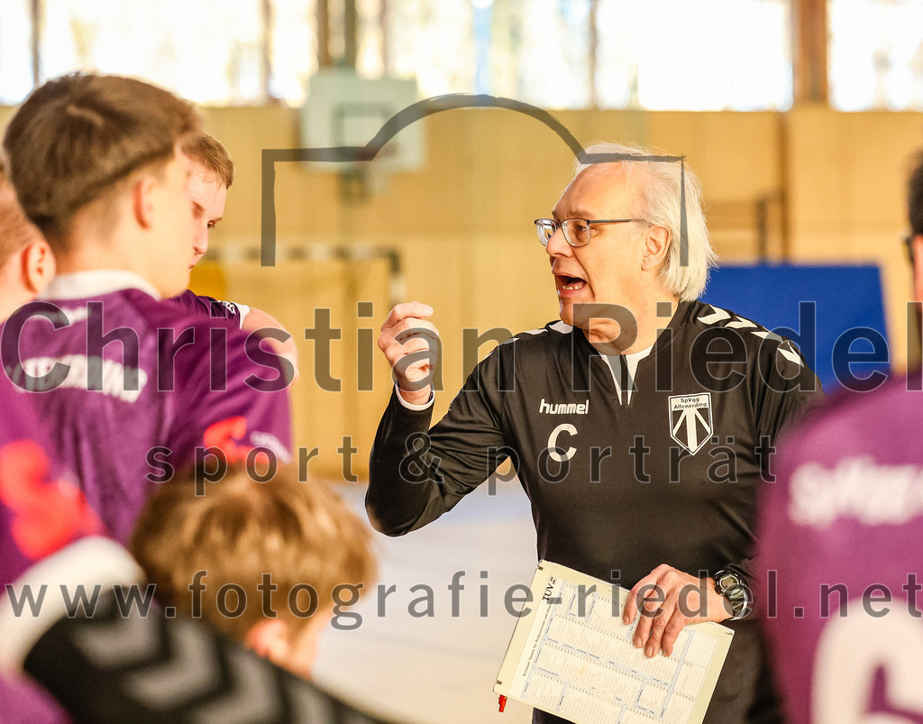 2024-01-28_080_SpVgg_Altenerding_II_gegen_HSG_Schwab-kirchen | Erding, Deutschland, 28.01.2024:
Handball, Bezirksklasse Männer Staffel Süd West 2023 / 2024, 9. Spieltag, SpVgg Altenerding gegen HSG Schwab/kirchen, Endergebnis: 30:24

Trainer Alfred Lößl (SpVgg Altenerding)

Foto: Christian Riedel / fotografie-riedel.net