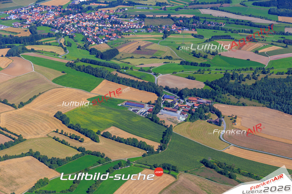 Die Luftaufnahme der Stadt Marktrodach wurde vom UL-Flugzeug heraus erstellt ( keine Drohne )- hohe Auflösung für beste Qualität