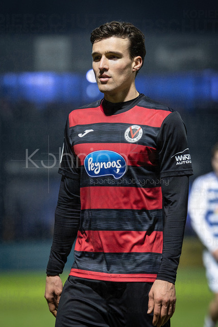 3. Liga: FC Viktoria Köln - MSV Duisburg, 21.12.2025 | Leonhard Münst (Viktoria Köln, 5) ; Köln, 21.12.2025, 19. Spieltag der 3. Fußball-Liga, FC Viktoria Köln - MSV Duisburg im Sportpark Hoehenberg in Köln.Die DFL-Bestimmungen verbieten die Verwendung von Fotografien als Bildsequenzen und / oder Quasi-Videos.