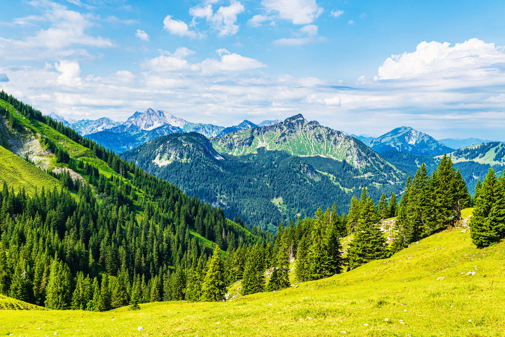 Blick vom Breitenberg bei Pfronten in die Alpen | Blick vom Breitenberg bei Pfronten in die Alpen.