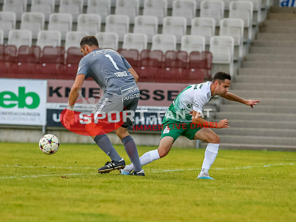 SV Feldkirchen - SC Launsdorf 2-1, Unterliga Ost | Herbert Tammer (SC Launsdorf #1) Kevin Bretis (SV Feldkirchen #11) SV Feldkirchen - SC Launsdorf 2-1 am 23.08.2023 in Feldkirchen
(Modehaus NIMO Arena), Austria, (Photo by Ernst Krawagner sport-fan.at) - Realisiert mit Pictrs.com