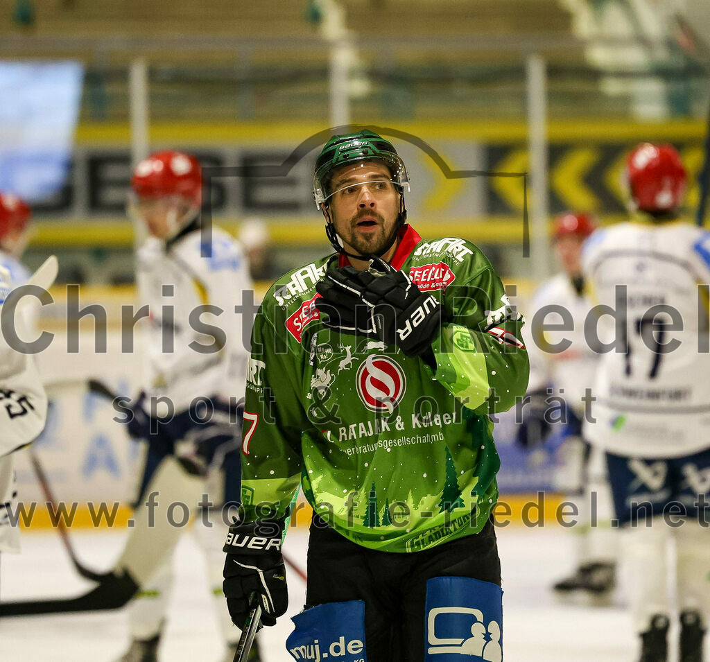 2023-12-26_017_TSV_Erding_gegen_ERV_Schweinfurt | Erding, Deutschland, 26.12.2023:
Eishockey, Bayernliga Vorrunde 2023 / 2024, 20. Spieltag, TSV Erding gegen ERV Schweinfurt, Endergebnis: 9:3

Philipp Michl (Erding Gladiators, #77)

Foto: Christian Riedel / fotografie-riedel.net