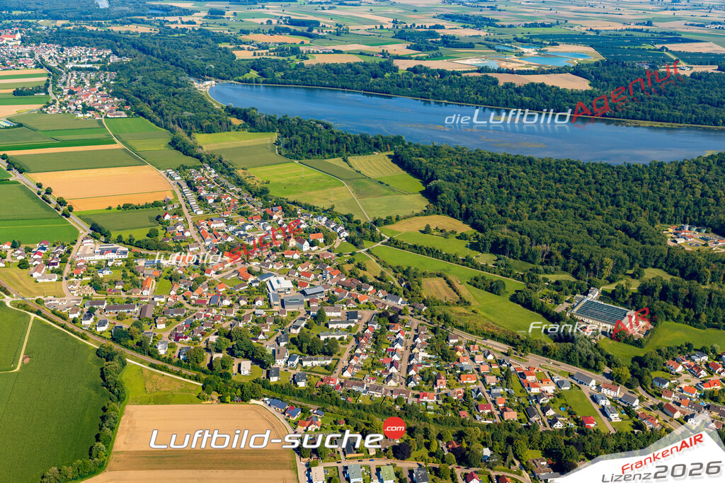 Schöne Luftaufnahme Echenbrunn Gundelfingen an der Donau - Die Luftaufnahme wurde 2025 vom Flugzeug heraus erstellt ( keine Drohne ) - Hochauflösende Luftaufnahme - für professionelle Ausdrucke geeignet. Die Geschenkidee !Mit Lizenz und Bildrechte bestellbar