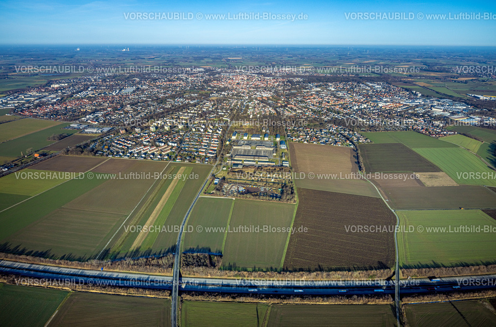 Soest260103688 | Luftbild, Autobahn A44 und Blick auf Stadt Soest, Wiesen und Felder mit Fernsicht, Soest, Südwestfalen, Nordrhein-Westfalen, Deutschland