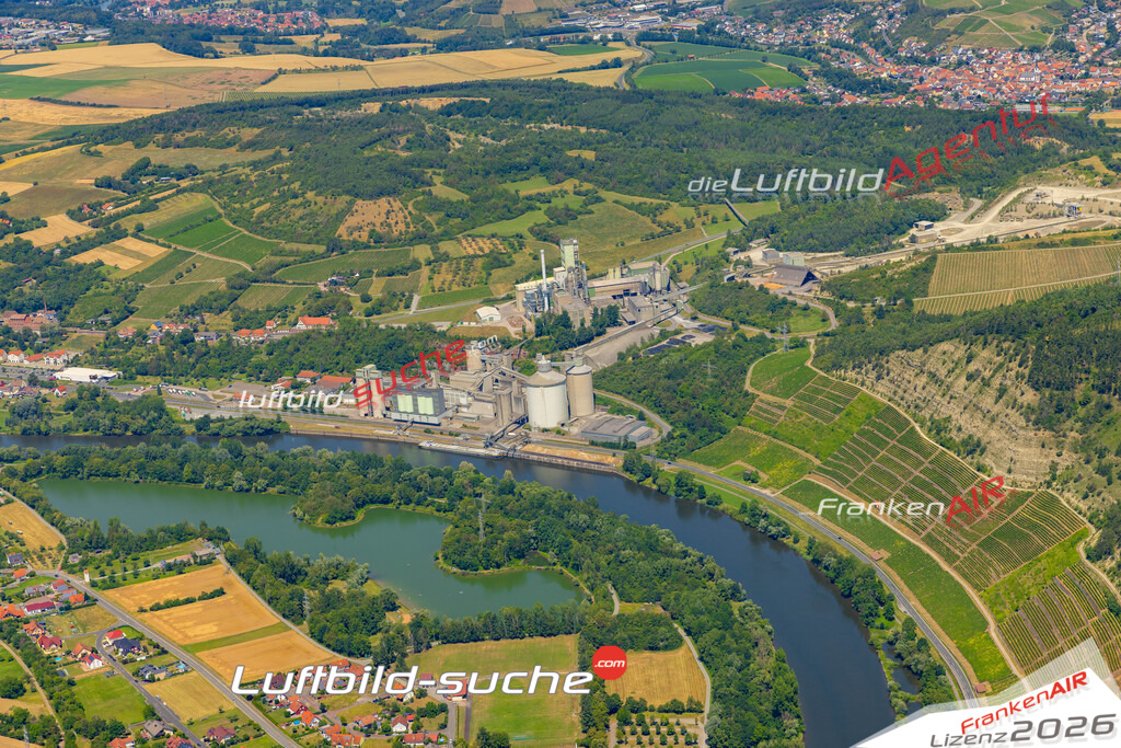 Das Luftbild zeigt : Klostersee Triefenstein - Die Luftaufnahme wurde 2023 vom UL-Flugzeug aus erstellt ( keine Drohne ) - Hochauflösende Luftaufnahme - Für grossformatige Ausdrucke geeignet. Die Geschenkidee !Mit Lizenz und Bildrechte bestellbar