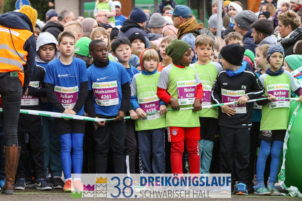 400m AOK Junior Cup | 3 Koenigslauf 2024 400m AOK Junior Cup - Realisiert mit Pictrs.com